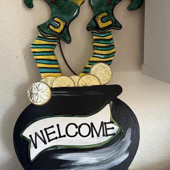 HANDPAINTED LEPRECHAN WELCOME  DOOR SIGN, decor - Picture 2 of 2